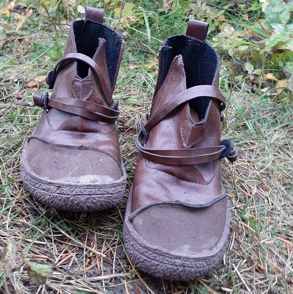 Vegan leather elf booties - Picture 2 of 3